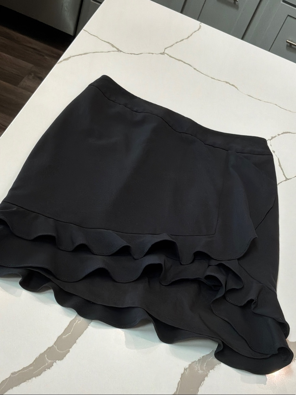 White House Black Market Size 6 Black Asymmetrical Ruffle Mini Skirt Size Zip